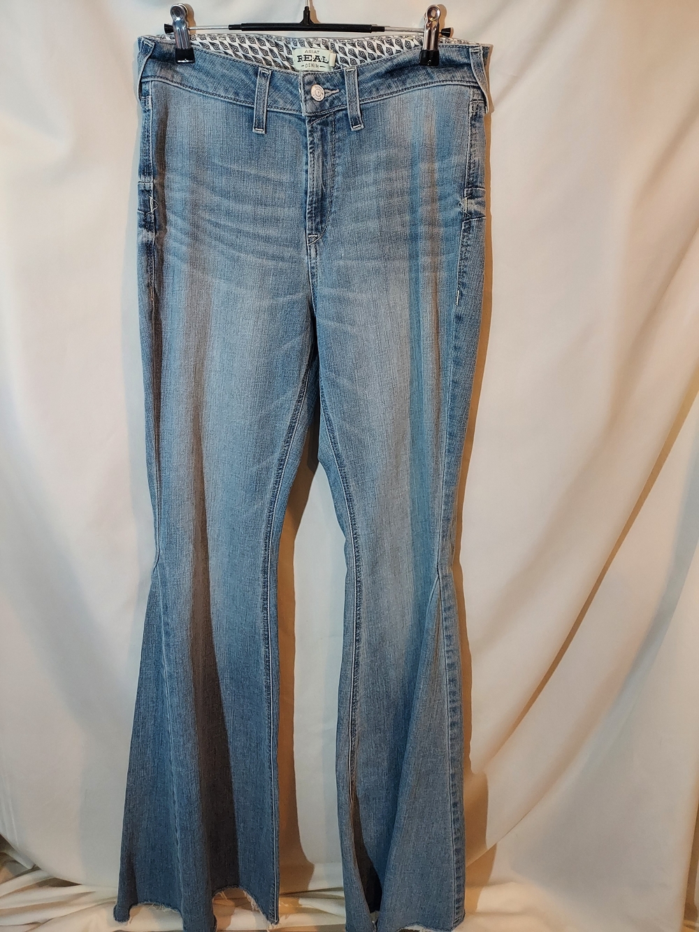 Ariat R.E.A.L. High Rise Alondra Flare Jeans Retro Raw Hem Light Wash 30L